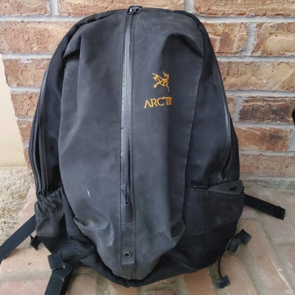 Vintage Arc'teryx Arro 22 Backpack Black Waterproof - Picture 1 of 8